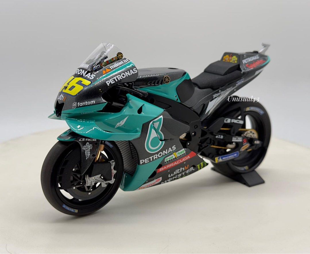 ヤマハ YZR-M1 VR46 ロッシ ペトロナス 1/12 ミニチャンプス