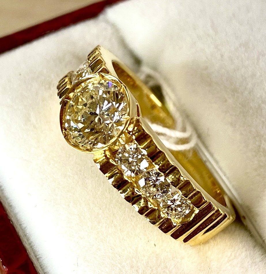 Gold ring sale with single diamond