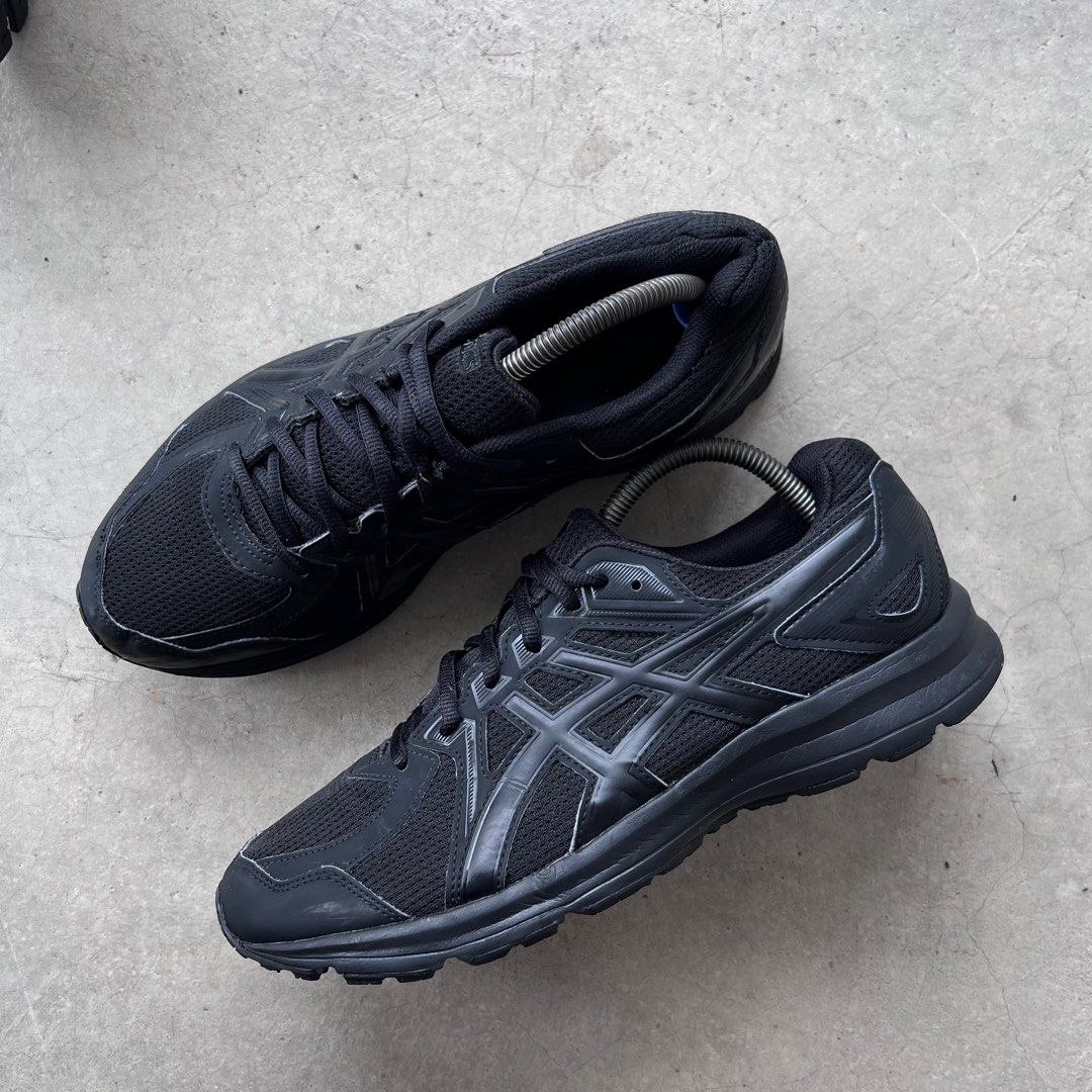 8.5uk Asics Jog 100s Men s Fashion Footwear Sneakers on Carousell