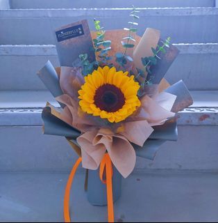 { fresh blooms } single sunflower with eucalyptus bouquet | Sunflowers Bouquet | Baby's Breath Bouquet | Tulips Bouquet | Carnation Bouquet | Birthday Flower | Anniversary Flower | fresh Flower | Birthday Gift | 花束 | 玫瑰 | 葵花 | 向日葵 | 满天星