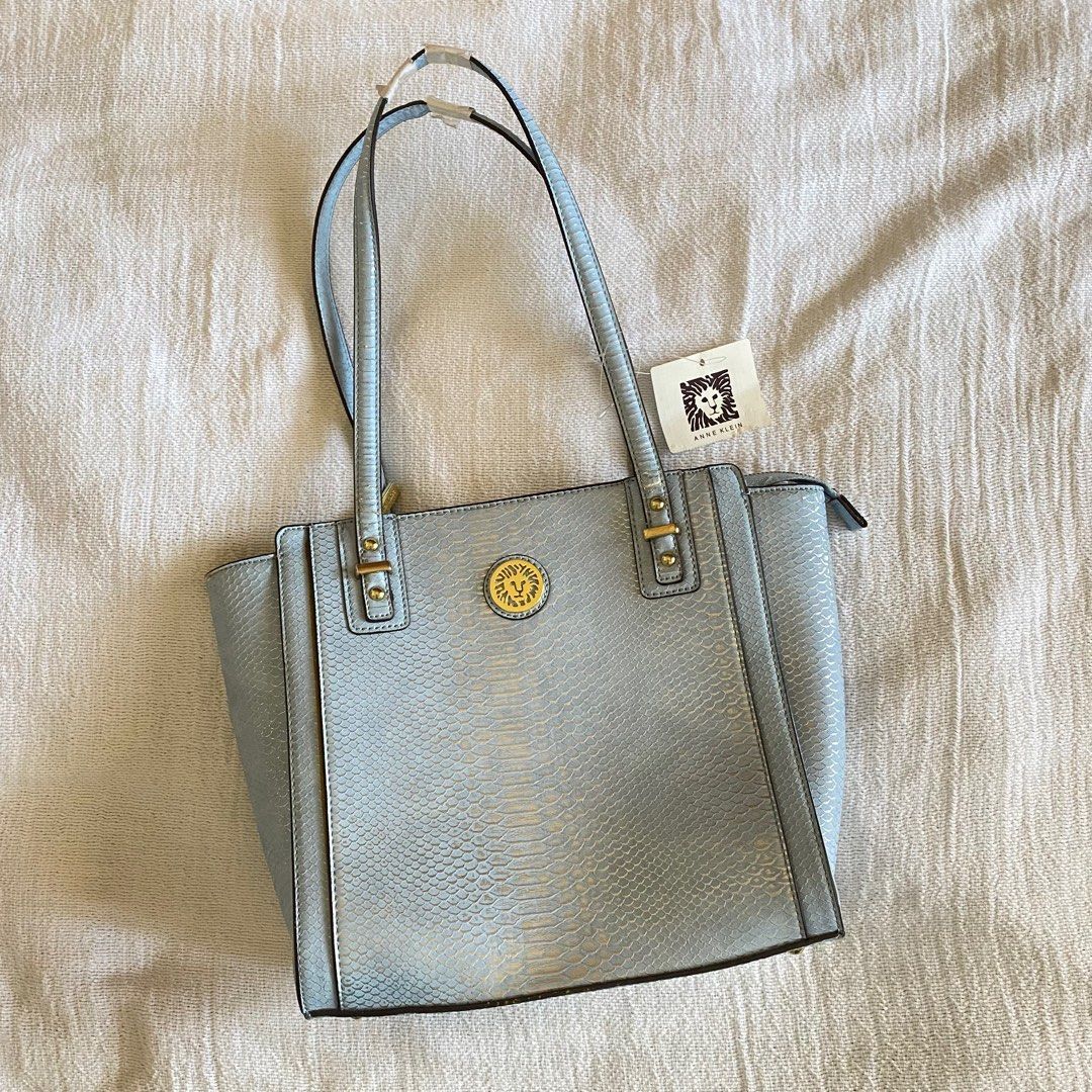Anne Klein shoulder bag (Category: Shoulder Bags) located in Malolos. Submitted by beasarchive (Listing ID 1217872012, Image 2). Description: Anne Klein shoulder bag - straps have signs of flaking - not used, bag was stored for a long time .