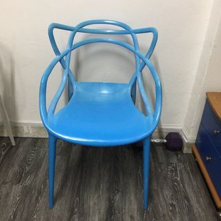 Avant garde modern vintage blue chair . Wear and tear marks but Good working condition clean no pet no smoke @66lor4tpy S310066 artistic stylish beautiful