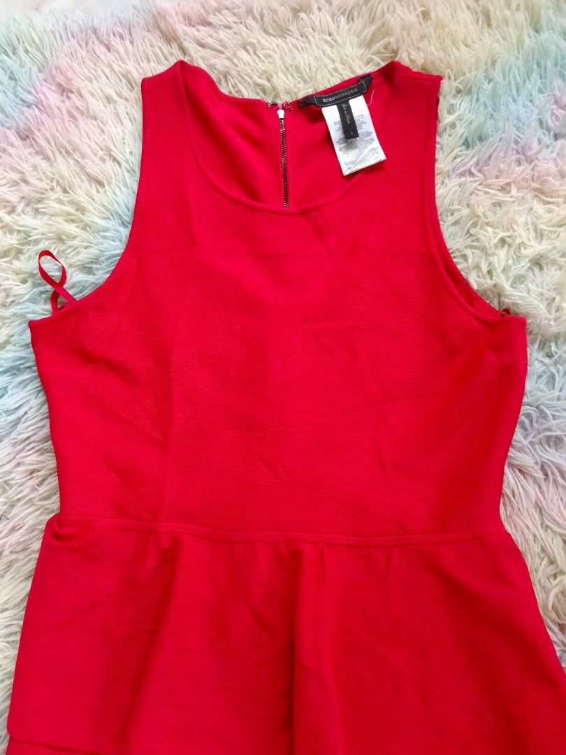 BCBG poppy bodycon dress (Category: Dresses) located in Agoncillo. Submitted by gavsandrix (Listing ID 1217855860, Image 3). Description: bcbg large on tag but runs smAll.
