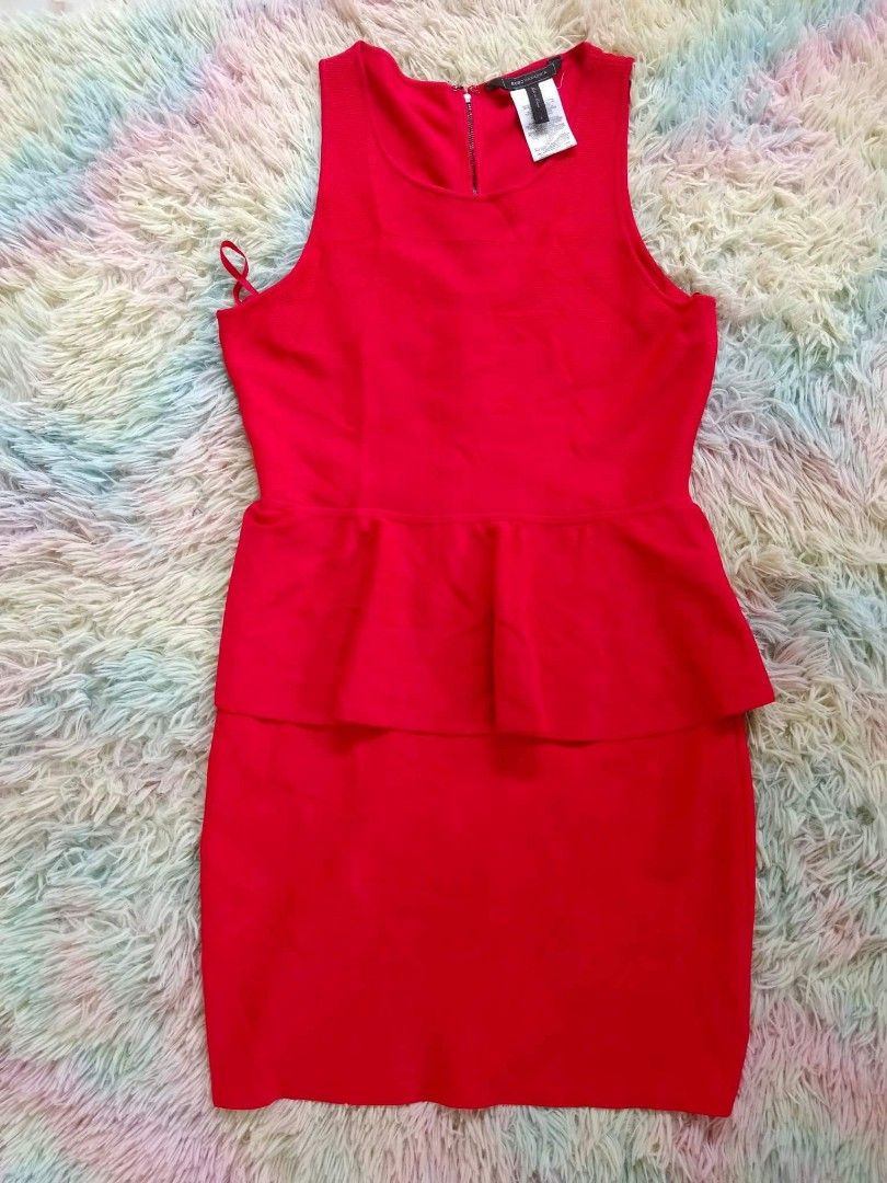 BCBG poppy bodycon dress (Category: Dresses) located in Agoncillo. Submitted by gavsandrix (Listing ID 1217855860, Image 2). Description: bcbg large on tag but runs smAll.