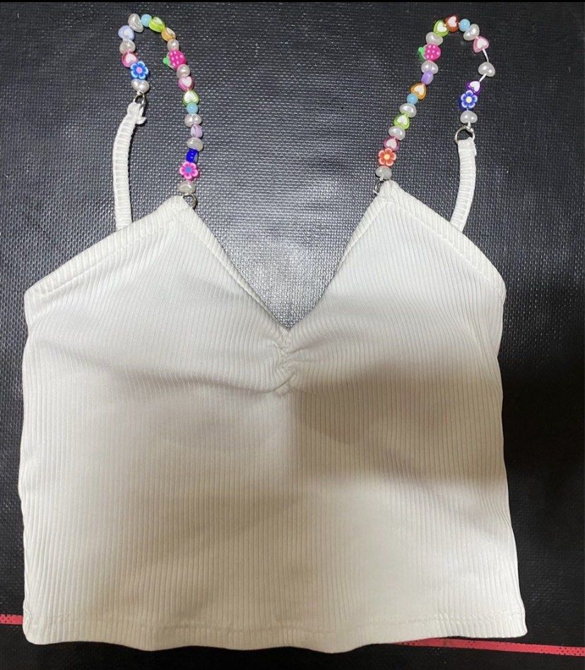 Bershka crop sleeveless top (Category: Sleeveless) located in San Isidro. Submitted by 317.studios (Listing ID 1217921218, Image 2). Description: rfs: too small for me.