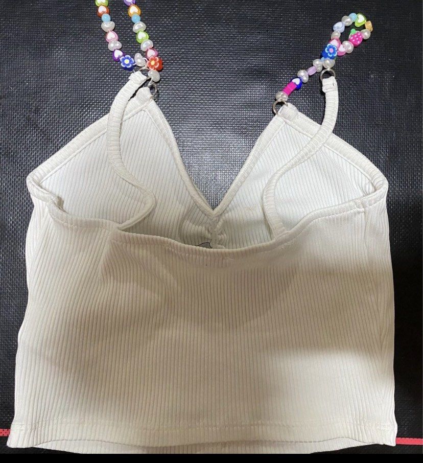Bershka crop sleeveless top (Category: Sleeveless) located in San Isidro. Submitted by 317.studios (Listing ID 1217921218, Image 3). Description: rfs: too small for me.