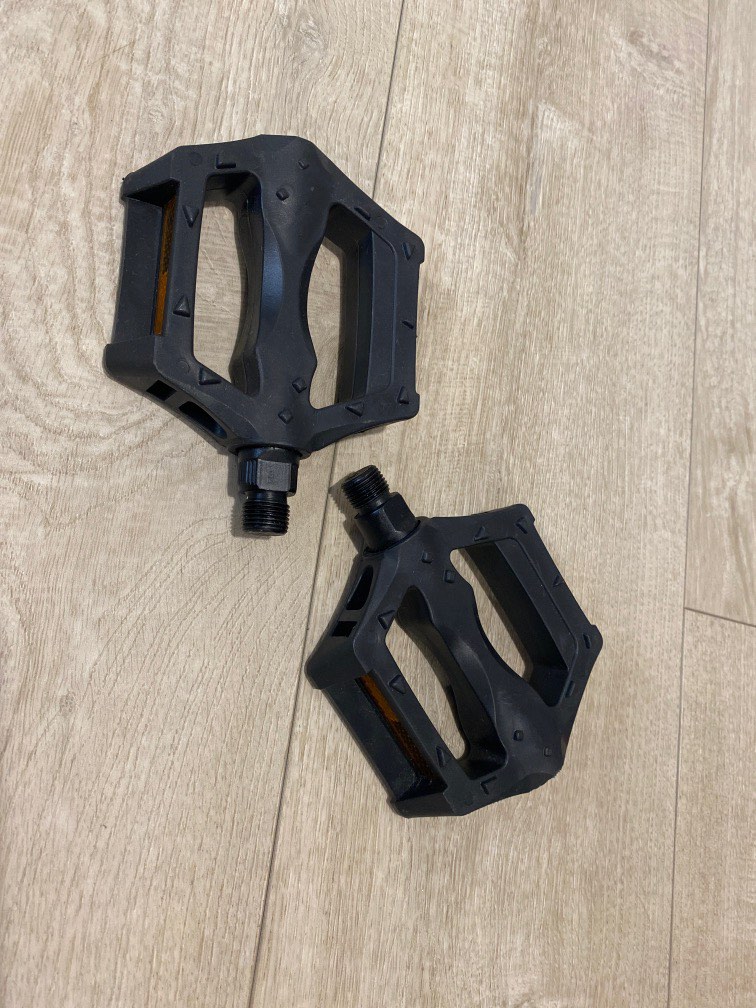 Bicycle pedal set, Sports Equipment, Bicycles & Parts, Parts & Accessories on Carousell