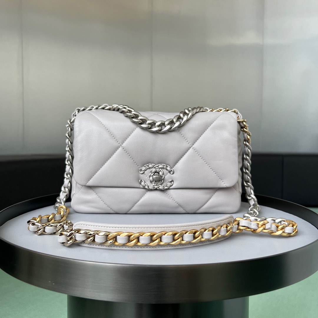 chanel small purse with chain