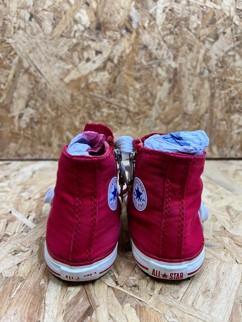 Converse (Category: Babies & Kids Fashion) located in Kota Bharu. Submitted by nyeley (Listing ID 1217982829, Image 3). Description: Shoe Brand : converse Size : uk 7 Insole : Outsole : 17.5cm Condition : well used 7/10 (Colour may slightly vary due to lighting) Exclude postage. Feel free to message me for more detail!.