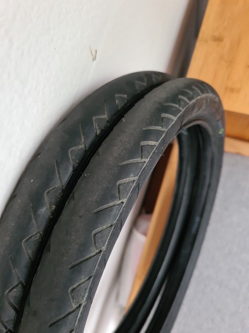 Dahon tires store