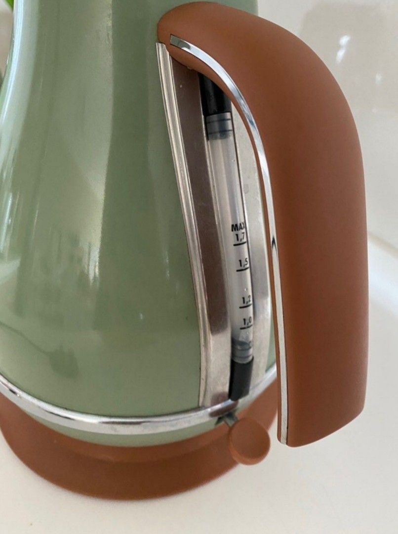 Delonghi Icona Kettle and Toaster (pastel green), TV & Home Appliances