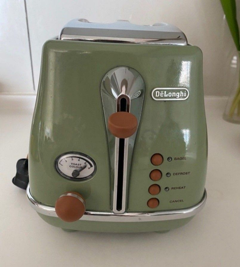 Delonghi Icona Kettle and Toaster (pastel green), TV & Home Appliances