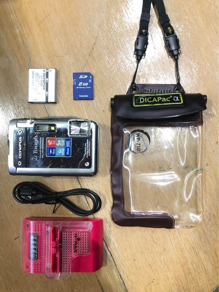 Digital Camera (Category: Cameras) located in Valenzuela. Submitted by alfeopaulramos7490 (Listing ID 1217985524, Image 1). Description: Olympus Tough 8010 P3,999 +shipping fee Inclusions: -unit -battery -2gb sd card -clip charger -connector -waterproof case -wrist cord *waterproof unit but not anymore due to tiny gap at the top housing* Click each photo to see details 100% all function check to sawa upon meet up FIRST PAYER PRIOR Direct message 