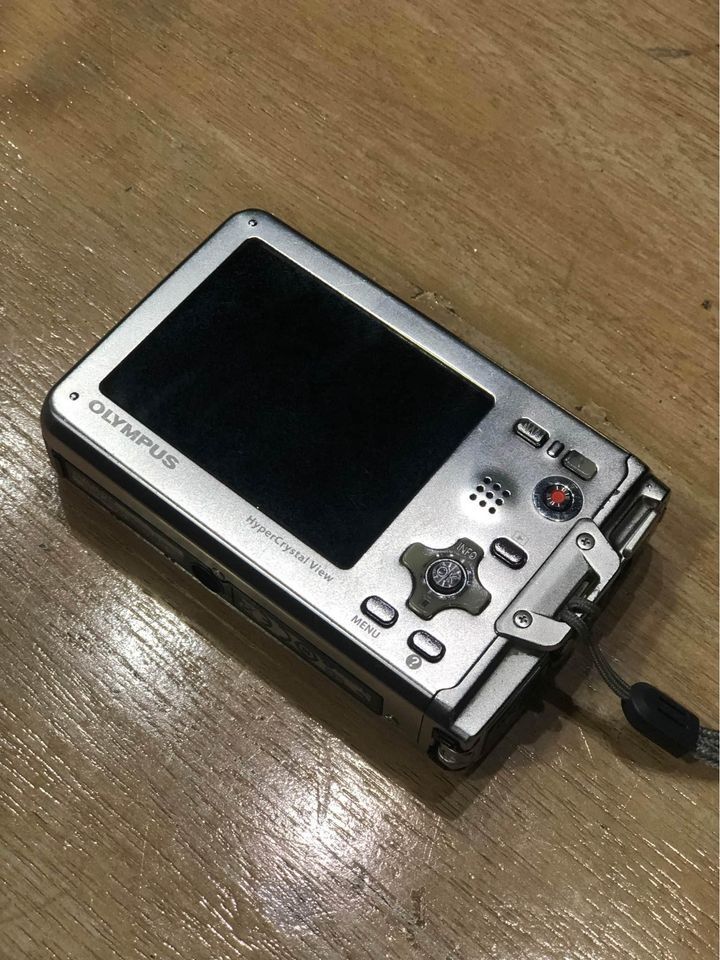Digital Camera (Category: Cameras) located in Valenzuela. Submitted by alfeopaulramos7490 (Listing ID 1217985524, Image 3). Description: Olympus Tough 8010 P3,999 +shipping fee Inclusions: -unit -battery -2gb sd card -clip charger -connector -waterproof case -wrist cord *waterproof unit but not anymore due to tiny gap at the top housing* Click each photo to see details 100% all function check to sawa upon meet up FIRST PAYER PRIOR Direct message 