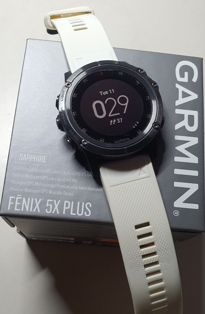 Garmin fenix 5x plus sapphire vs 6x pro hot sale