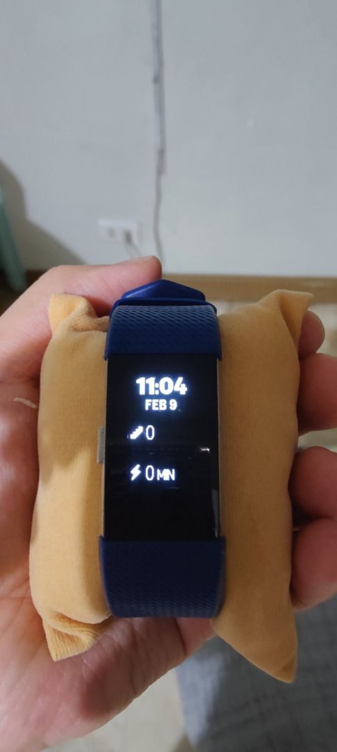fitbit charge 2 HR and Fitbit alta HR for sale 2nd hand Mobile