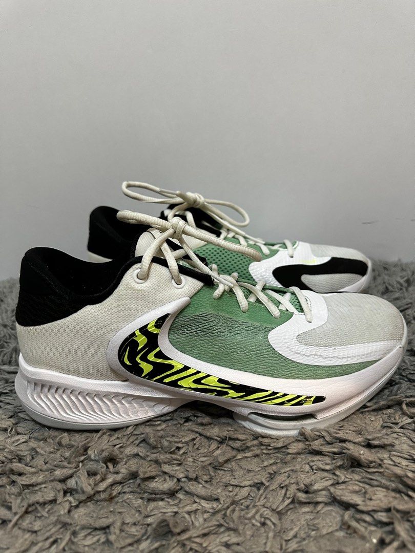 giannis zoom freaks