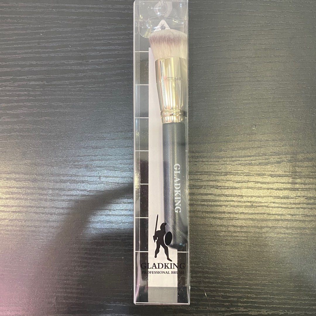 Gk B150 Liquid Foundation Flat Round Slant Brush (Category: Makeup) located in Paranaque City. Submitted by gladkingphilippines (Listing ID 1217935181, Image 1). Description: .