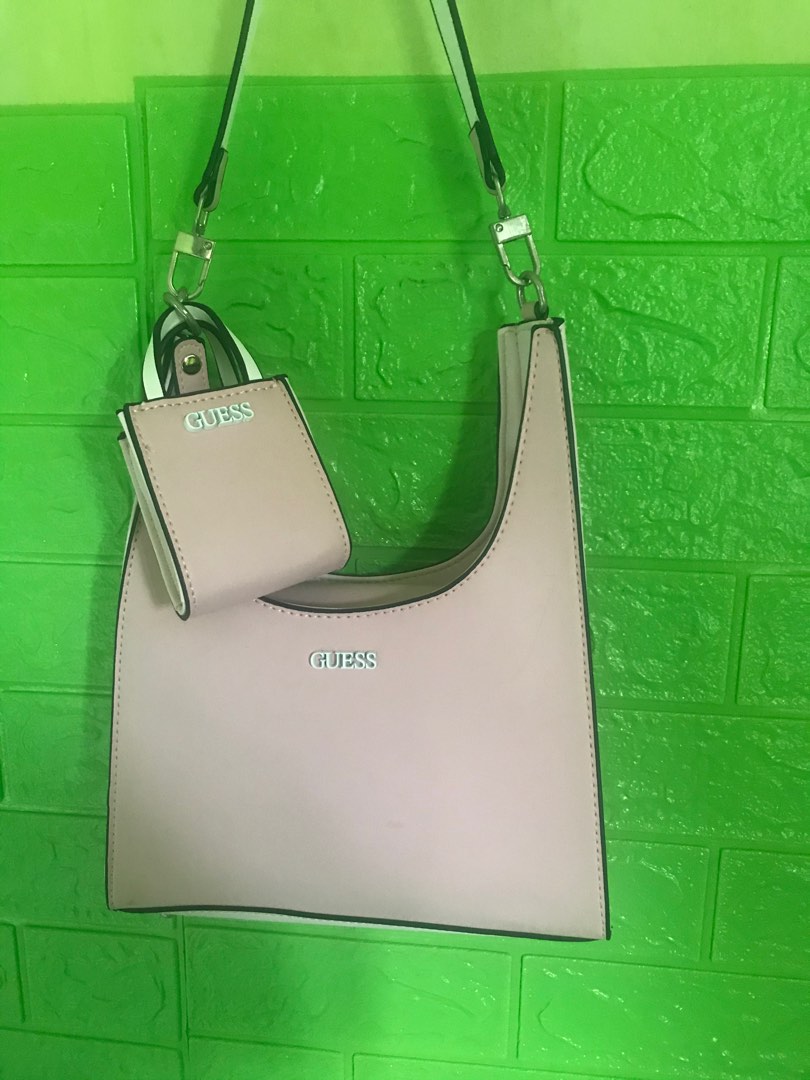 Guess bag, Fesyen Wanita, Tas & Dompet di Carousell