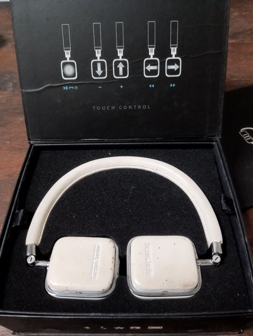 Harman Kardon Soho Wireless OnEar Headset Bluetooth Ori full set