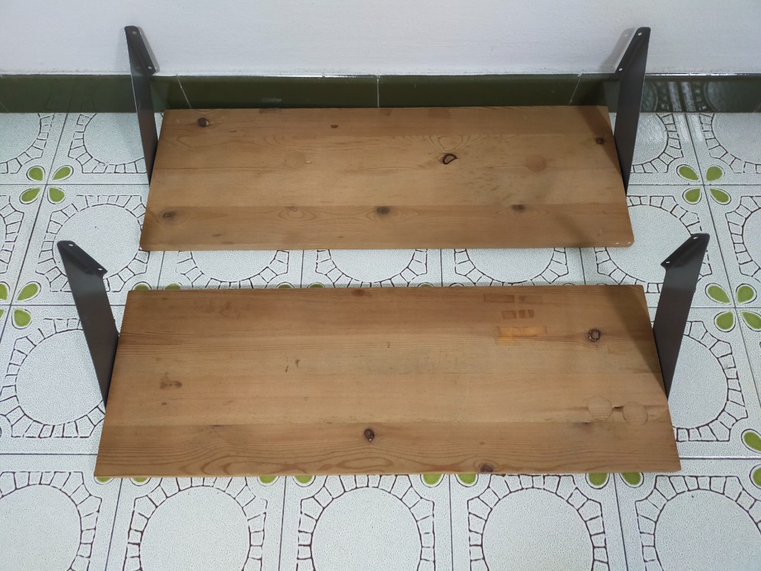 ikea solid pine floating shelves w/ brackets. S5 for both. non nego