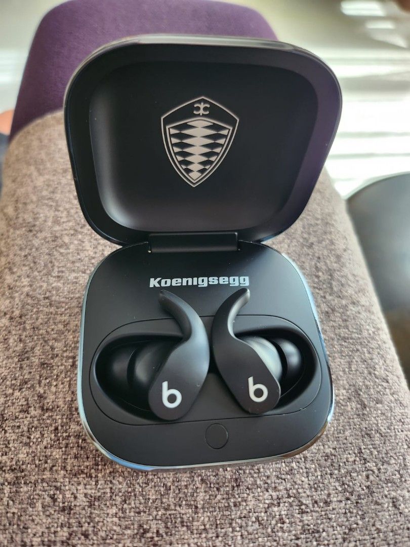 Koenigsegg beats headphones store