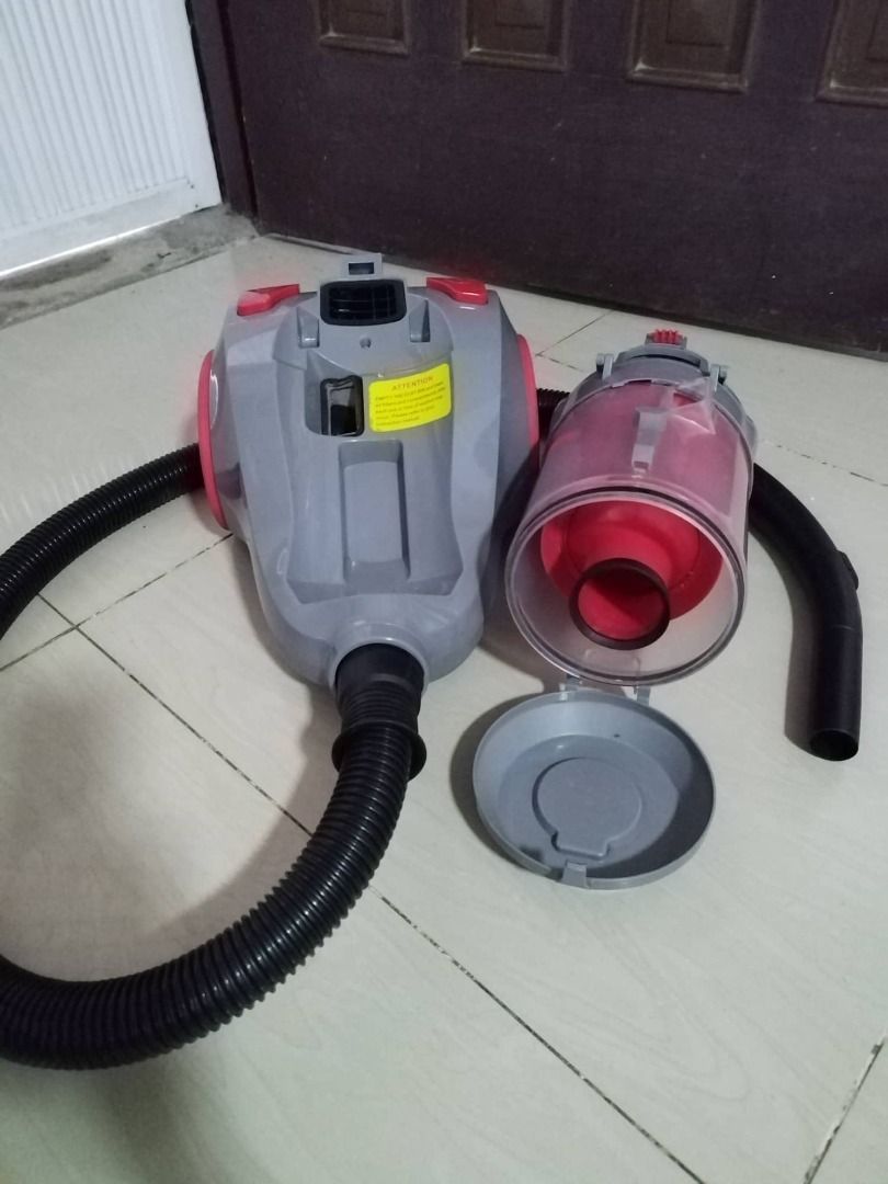 Living & Co. Vacuum Cleaner, Furniture & Home Living, Cleaning