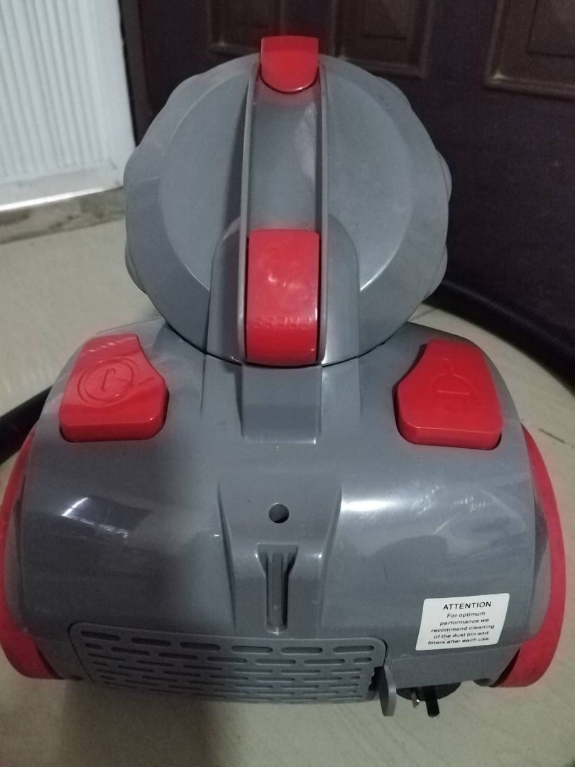 Living & Co. Vacuum Cleaner, Furniture & Home Living, Cleaning