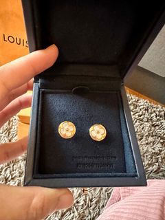 LV Edge Earring 18k Gold, Women's Fashion, Jewelry & Organizers, Earrings  on Carousell