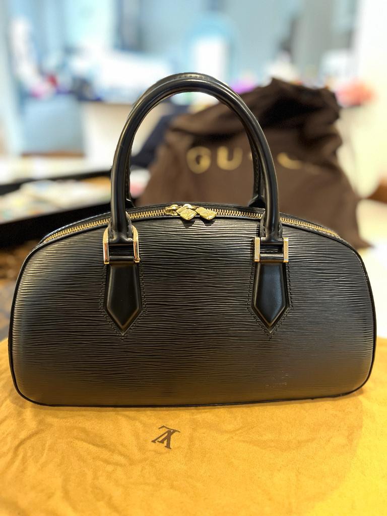Lv hotsell epi leather