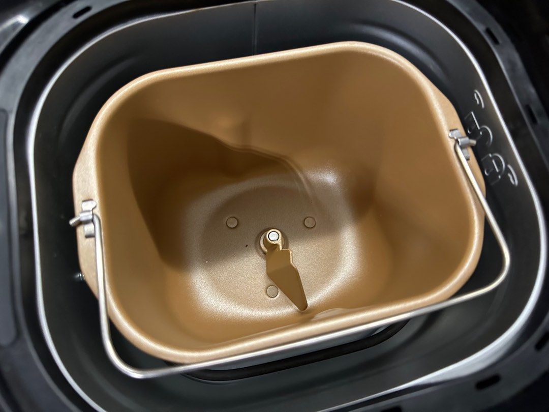 Mayer Multifunction Bread Maker (Category: Breadmakers) located in Singapore. Submitted by vincecheers (Listing ID 1217900263, Image 4). Description: Model: MMBM4406 RFS: no time to make bread anymore Bought less than 9 months and use less than 5 times. .