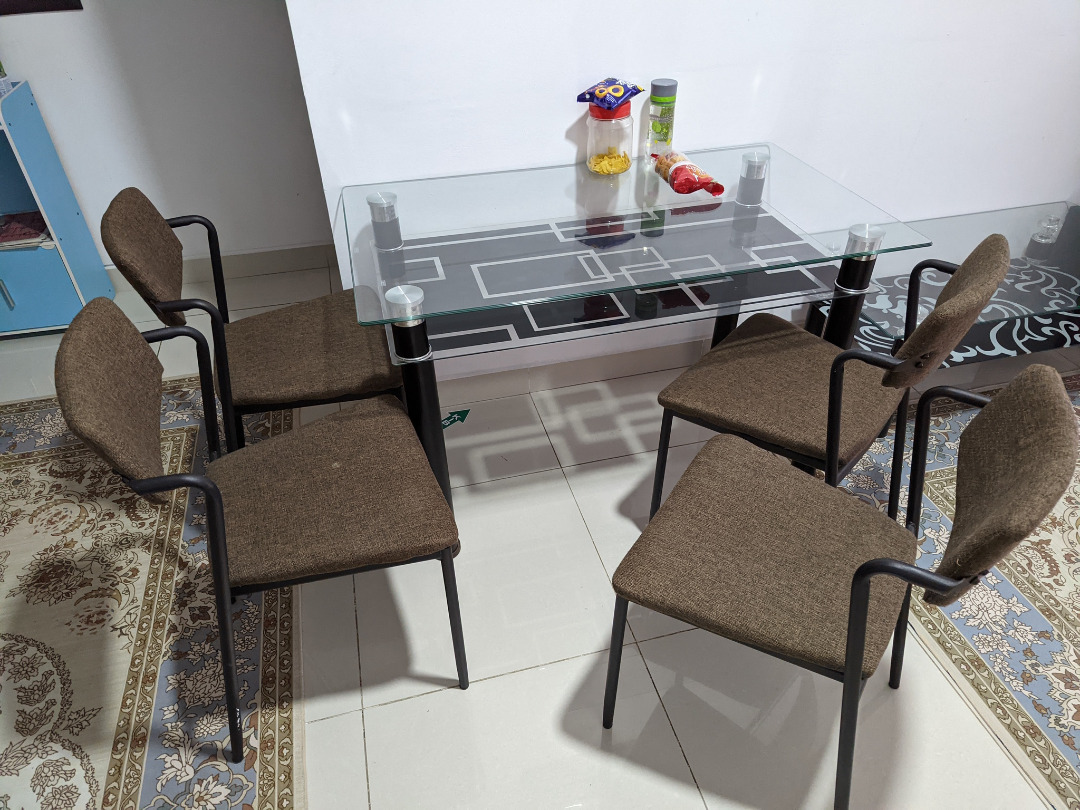 Meja Makan dan kerusi, Furniture & Home Living, Furniture, Tables