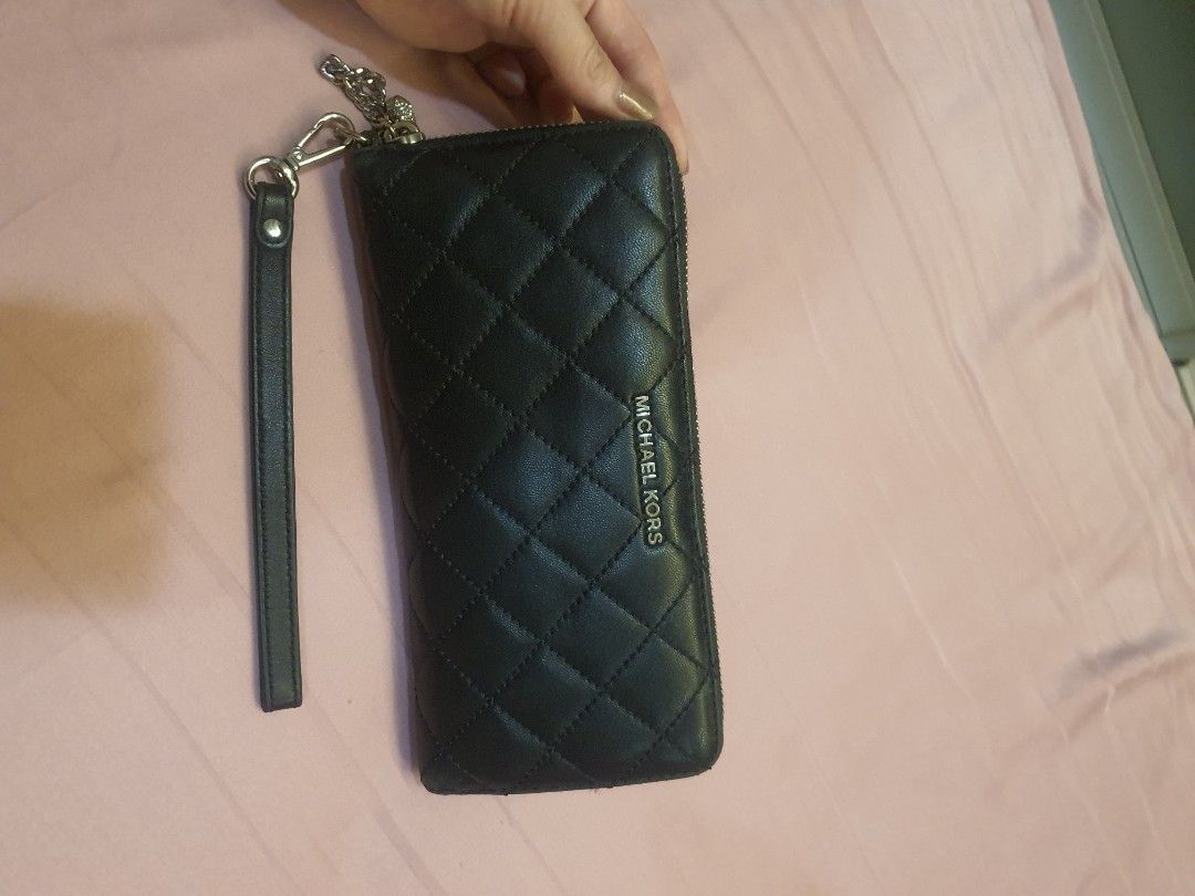 Michael Kors Wallet For Sale, Women's Fashion, Bags & Wallets, Purses &  Pouches on Carousell