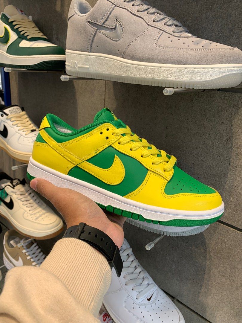 dunk low brazil on feet