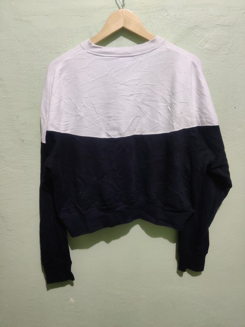 Nike heritage black and white colorblock sweatshirt hotsell