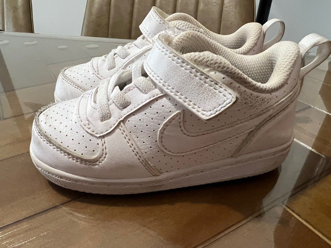 white nike shoes kids