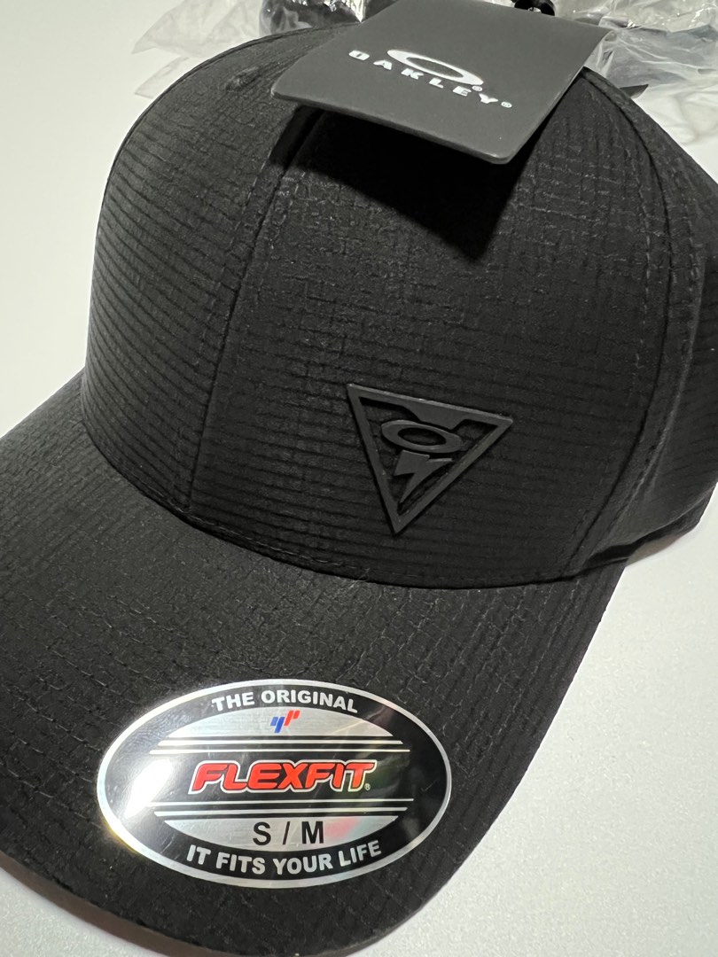 OAKLEY SI Tech Cap size S M Men s Fashion Watches Accessories