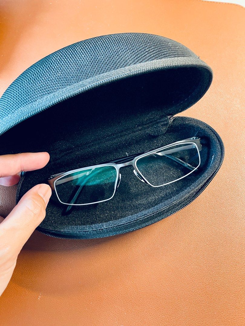 Oakley Sunglass Box holder