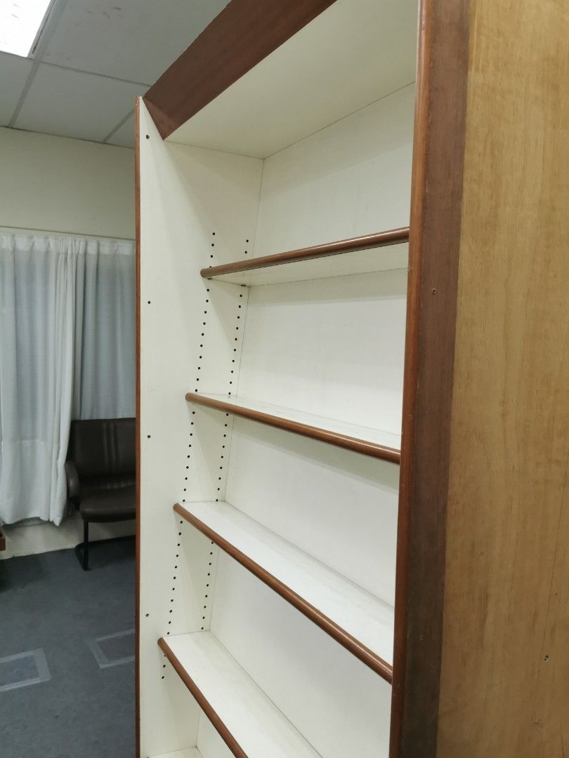 Office furniture/Display units, Looking For on Carousell