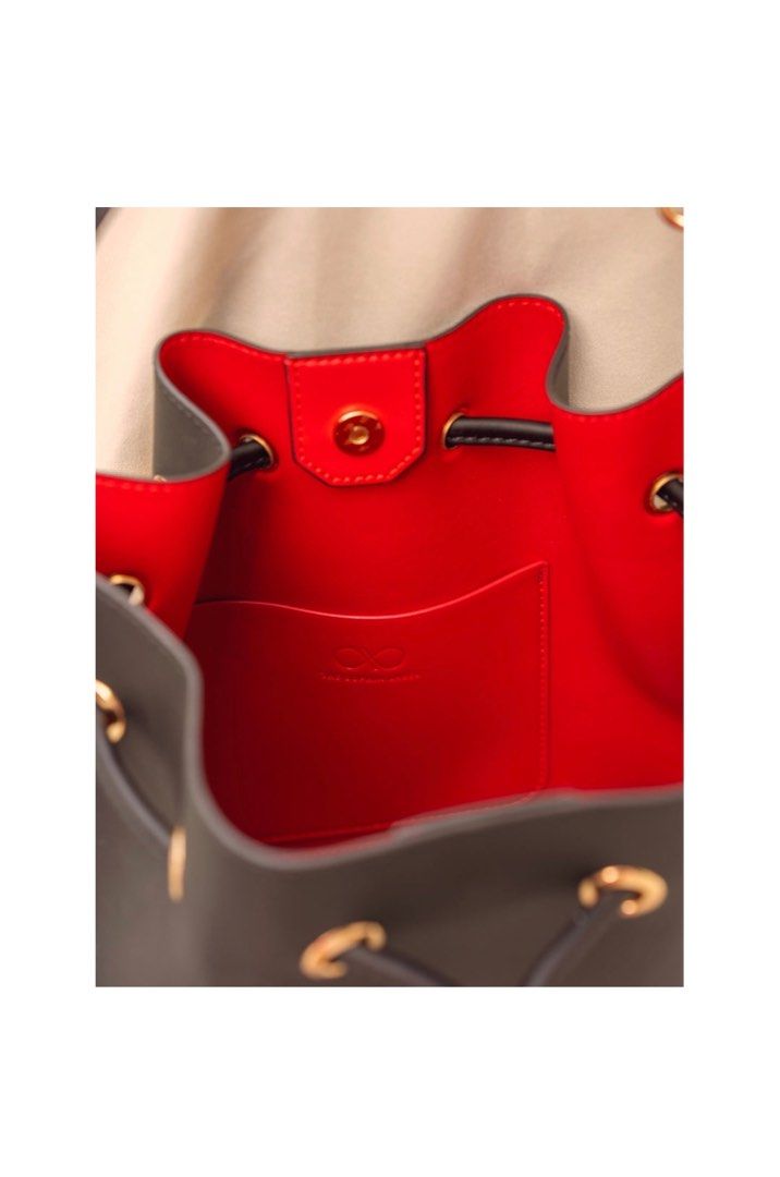 Reina Magic Bucket Bag In Black By The Sophia Label, Women's Fashion