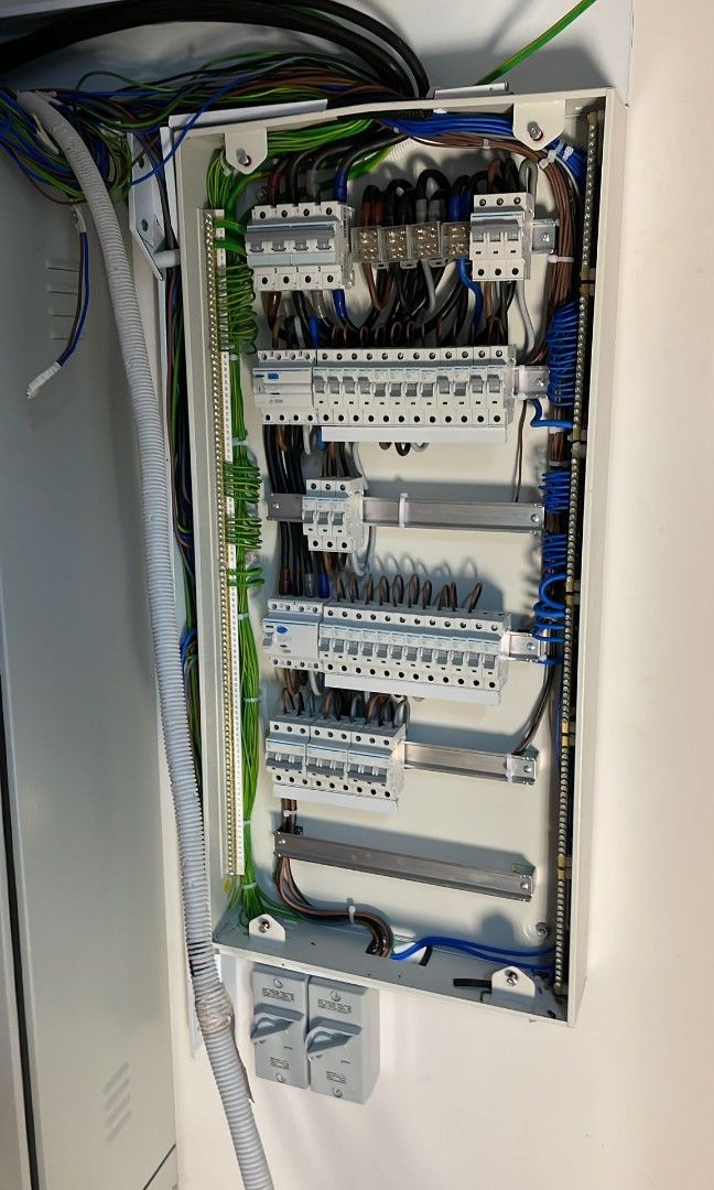 Reno Bee Electrical & Lighting Services/Home electrical/ Power Trip