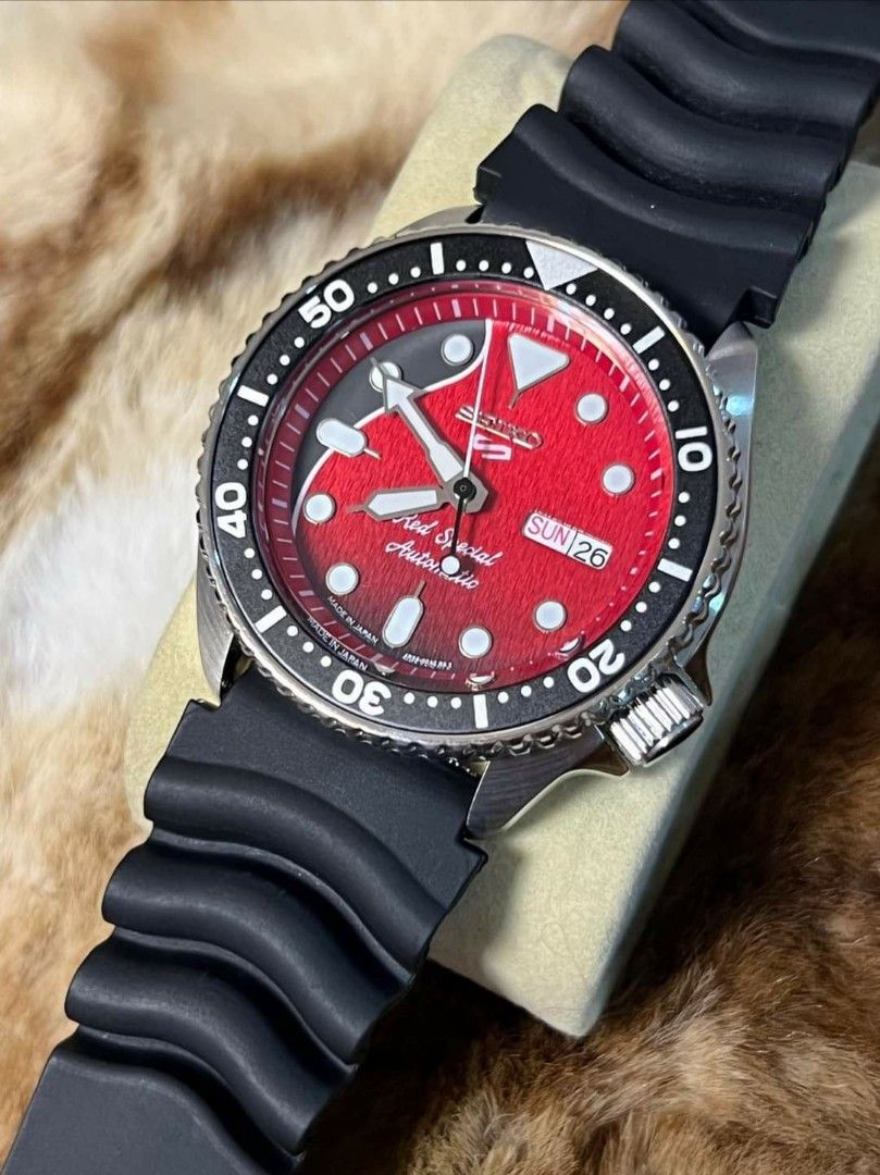 Seiko 5 Red Special Limited edition, Men's Fashion, Watches & Accessories,  Watches on Carousell