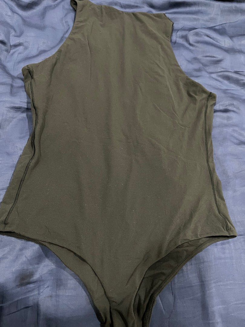Skims bodysuit onyx size L, Women's Fashion, Tops, Other Tops on Carousell