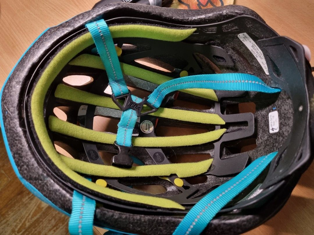 Specialized Helmet size 55 - 60cm (Category: Parts & Accessories) located in Singapore. Submitted by thisismycarouaccount (Listing ID 1217963115, Image 2). Description: specialized helmet with MIPS. Size 55 - 60. Worn a few times only and speed increased wow. Never dropped and never accident before..