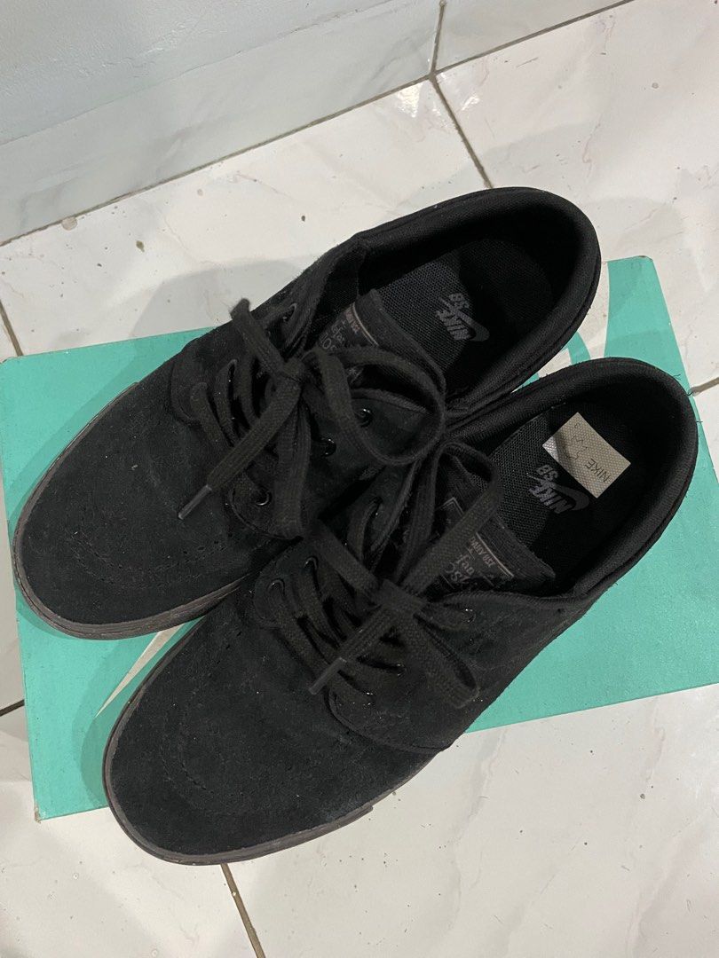 Stefan janoski all black suede Fesyen Wanita Sepatu di Carousell