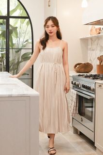 Style Soirée Brielle Pleated maxi dress