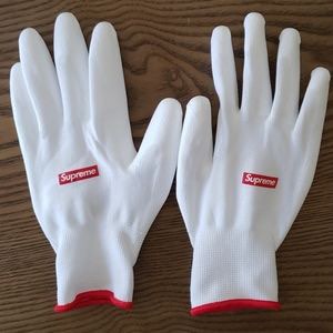Supreme gloves on sale