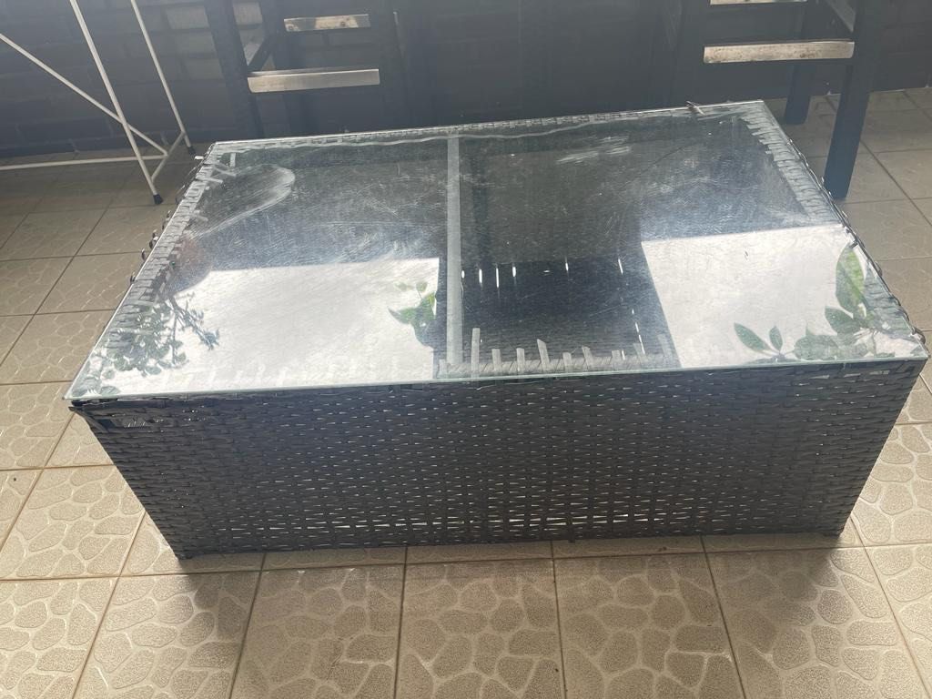 Table (Category: Tables & Sets) located in Singapore. Submitted by ppall (Listing ID 1217866739, Image 3). Description: .