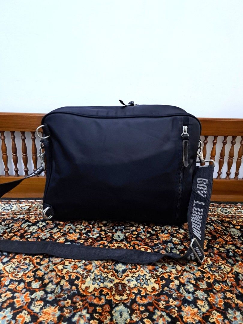 Tas duffle bag boy london, Fesyen Pria, Tas & Dompet , Tas Selempang di