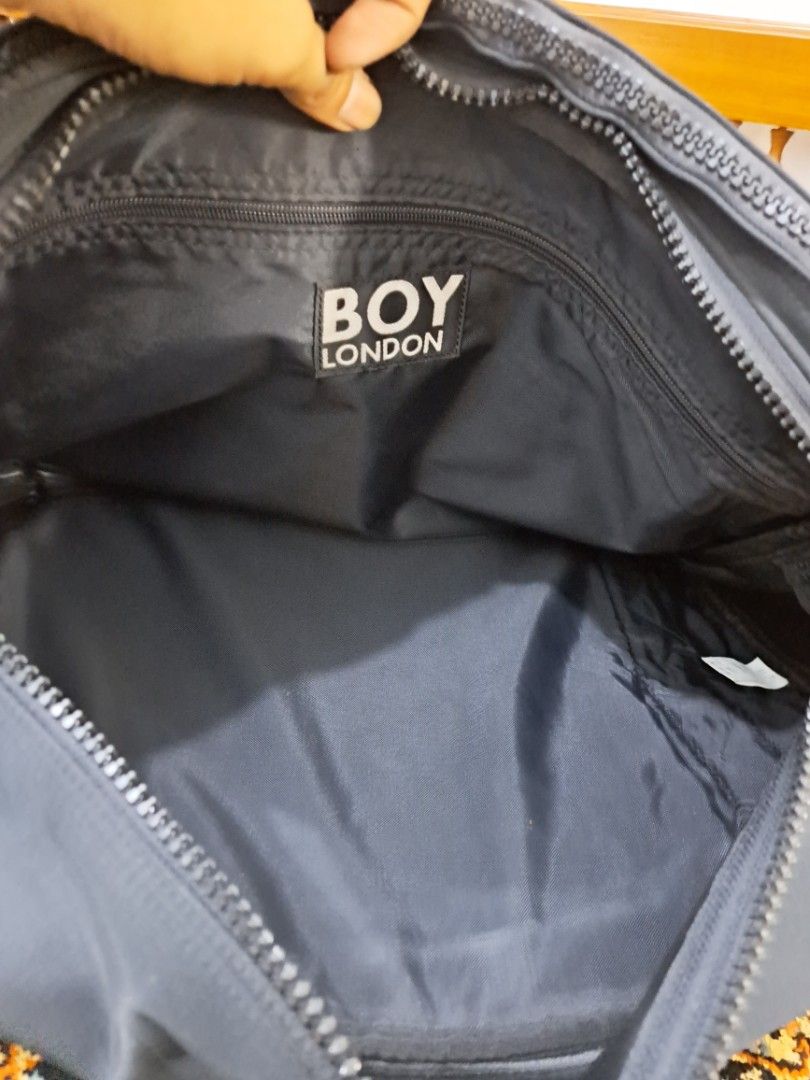 Tas duffle bag boy london, Fesyen Pria, Tas & Dompet , Tas Selempang di